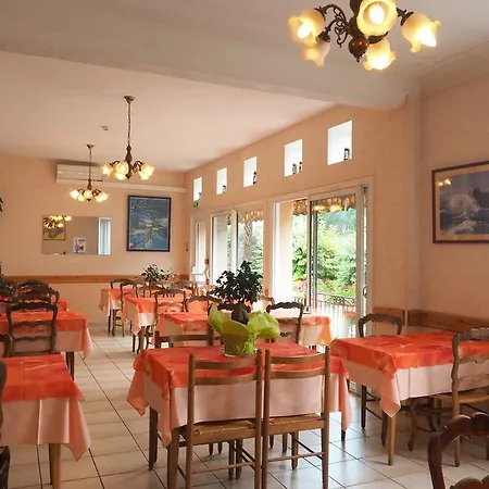 Готель Helios 2*